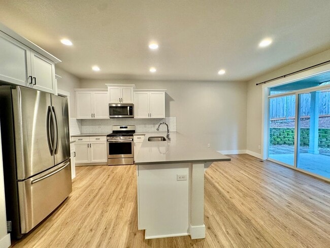 Building Photo - What Beauty! Live with serenity ~ Short distance to the heart of hazel Dell