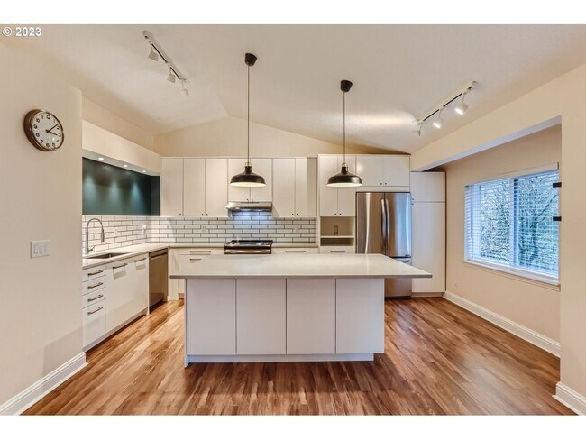 Foto del edificio - Modern Hillsdale Condo with Vaulted Ceilings, Quartz Kitchen, and Private Deck