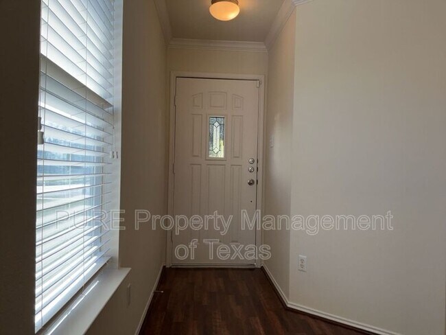 Building Photo - 129 Luna Vista Dr