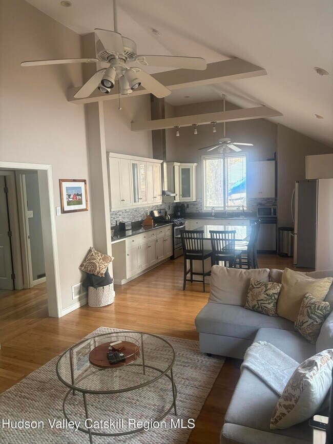 Building Photo - 419 SW Colony Rd