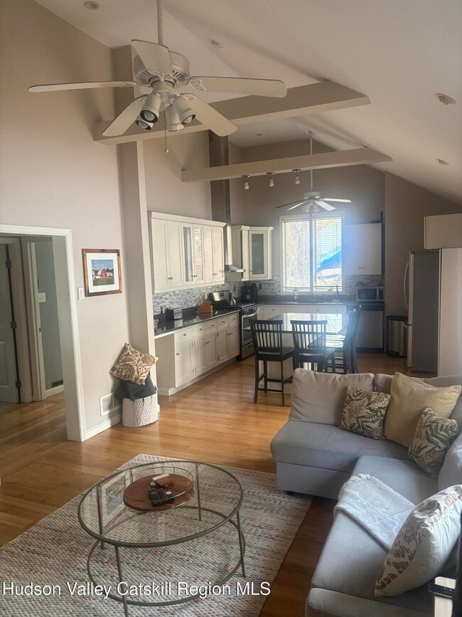 Foto del edificio - 419 SW Colony Rd