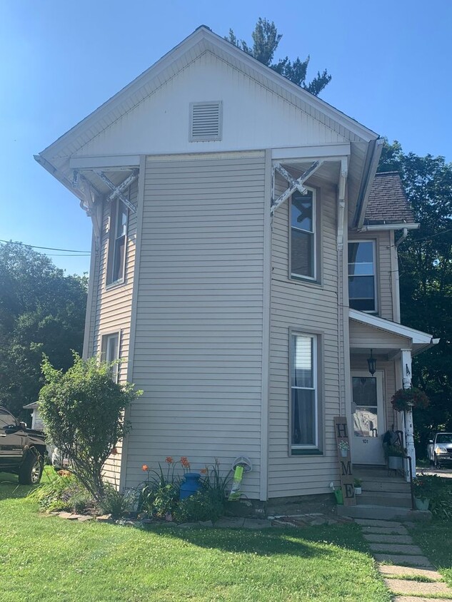 Primary Photo - 122 Shenango St
