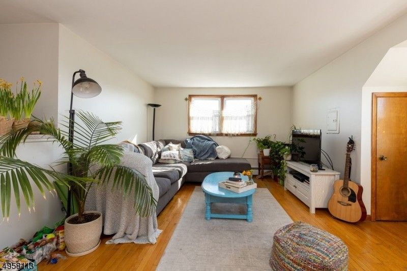 Main - 15 Sidney St