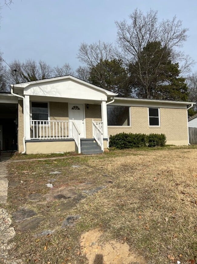 Building Photo - 810 Woodlawn Ave