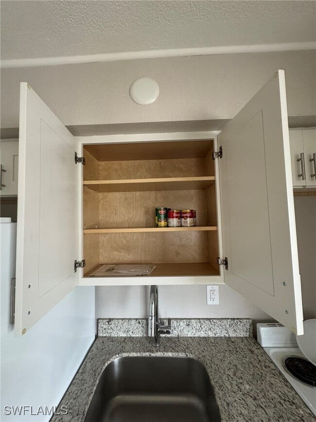 Building Photo - 2452 Stella St