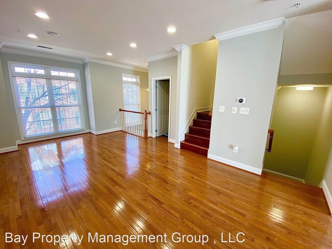 Building Photo - 4 br, 3.5 bath House - 884 Ryan St