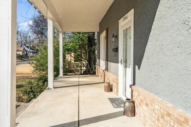 Foto del edificio - 2046 Courtland Pl