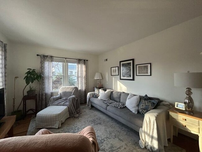 Foto del edificio - $1,800 | 2 Bedroom, 1 Bathroom Home | No Pets Allowed | Available for August 14th, 2026 Move In!