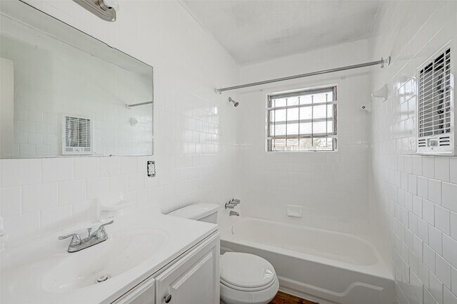 Foto del edificio - 5315 Bellfort Ct