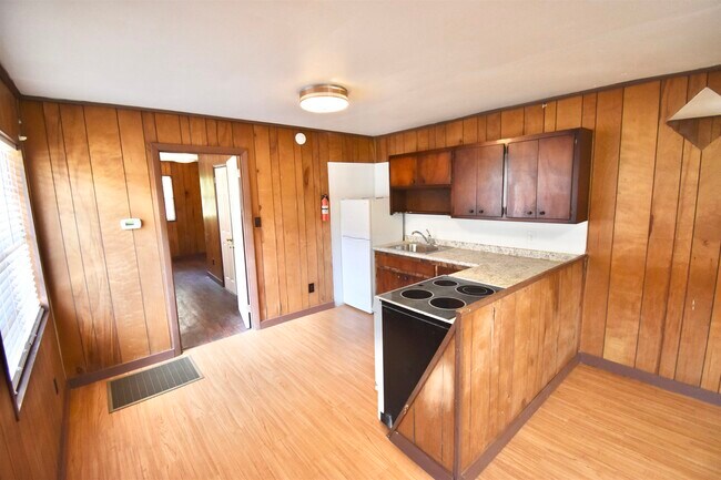 Building Photo - 2108 Keith St