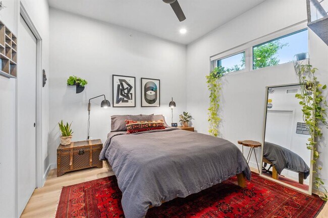 Foto del edificio - 4004 Banister Ln