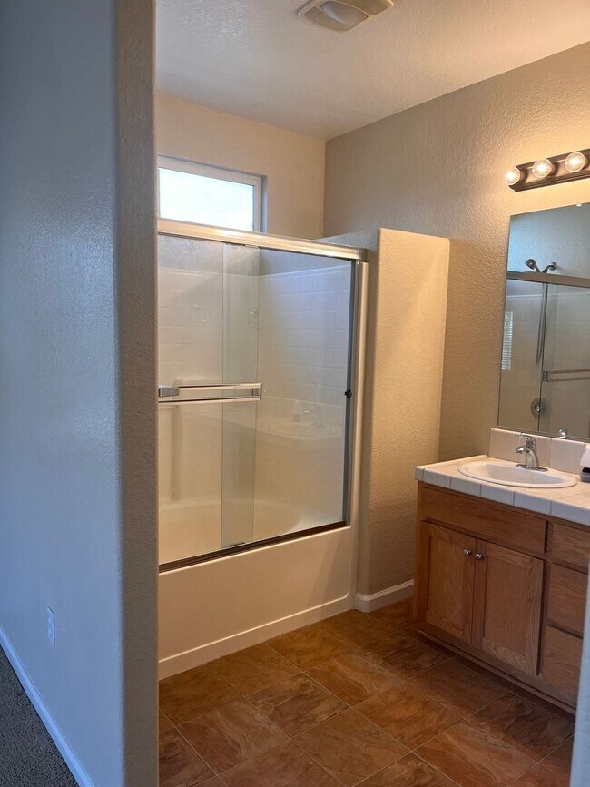 Building Photo - Beautiful Home in Hughson 3 bedroom 2 baths!