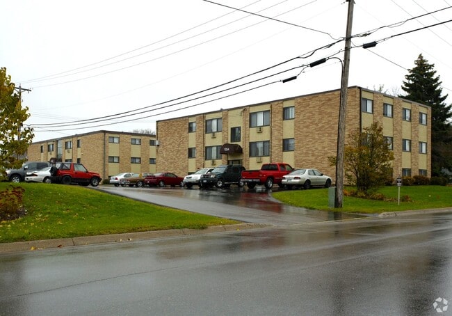 Building Photo - Clark Place Apartments & Townhomes
