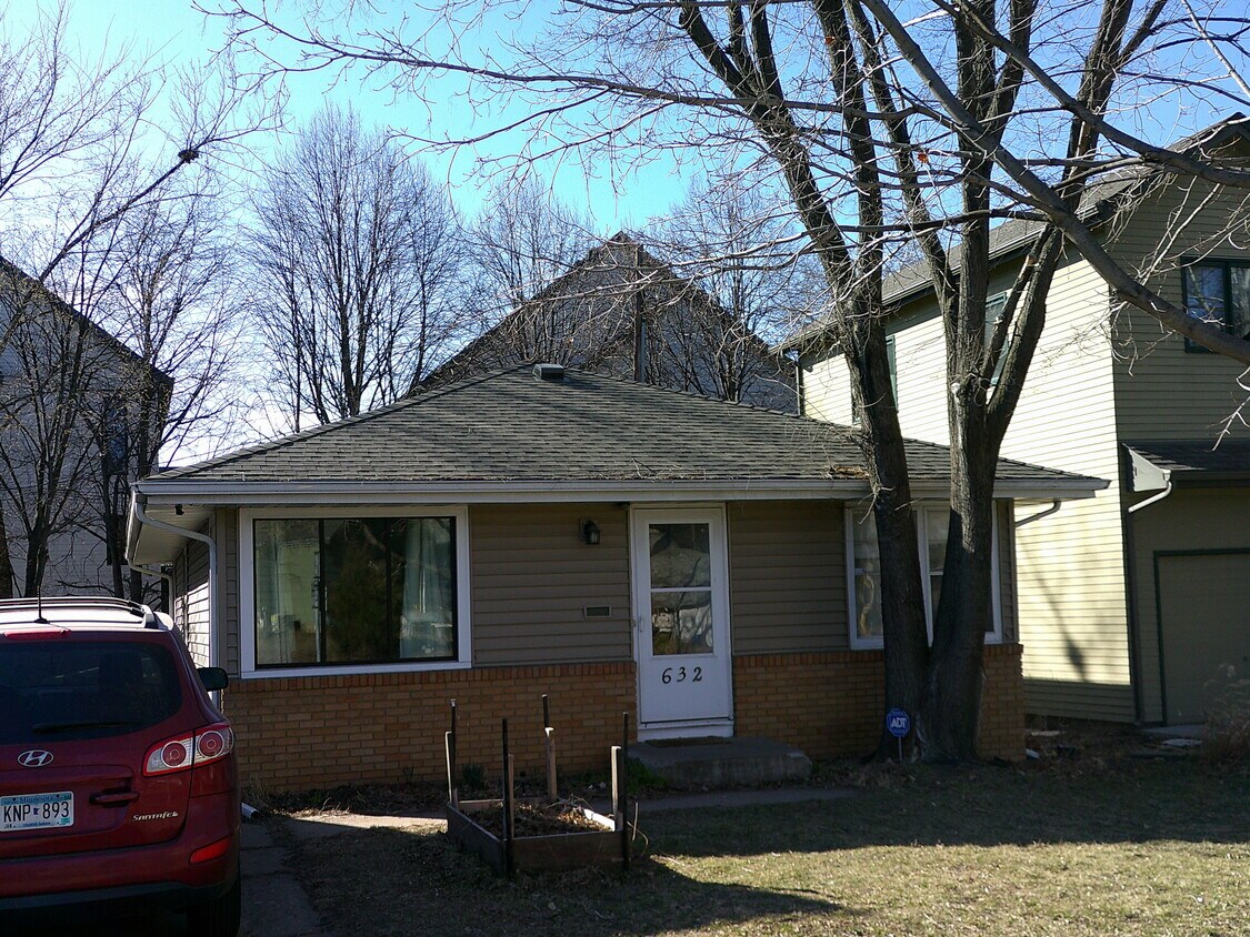 Primary Photo - 632 Upton Ave S