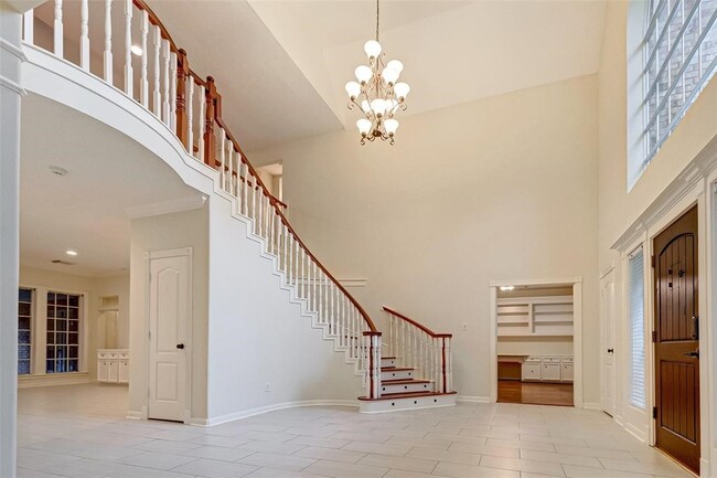 Building Photo - 2115 Foreland Dr