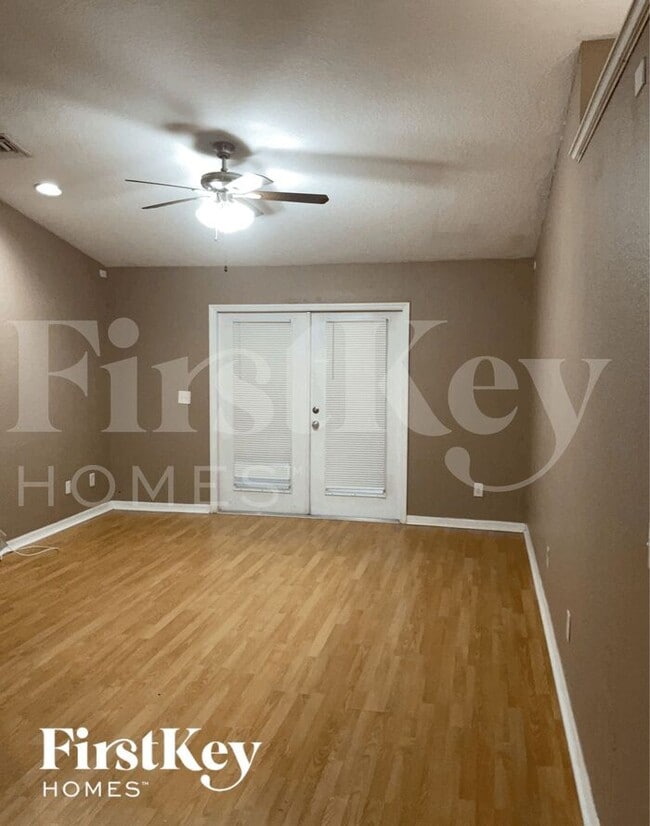 Building Photo - 325 Crabtree Avenue