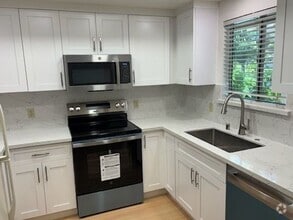 Building Photo - 1446 Chateau Common