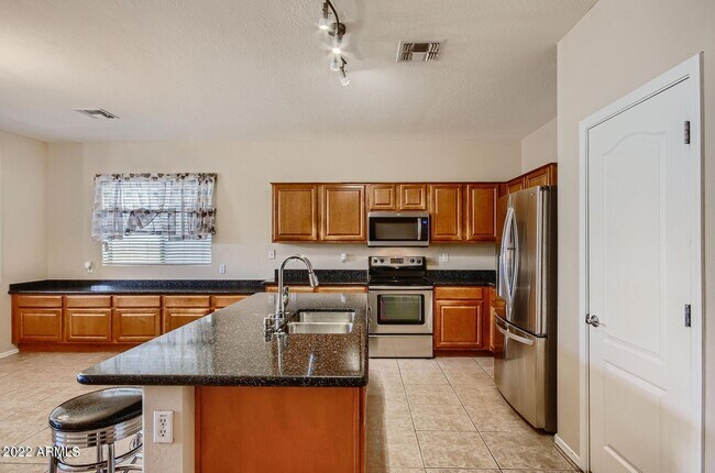Building Photo - 45305 Miraflores St