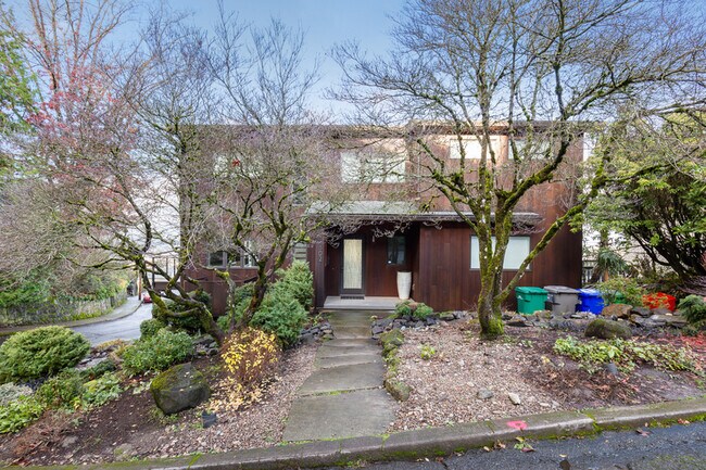 Building Photo - 302 NW Albemarle Terrace