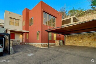 Building Photo - 4016 Camelot Heights Dr