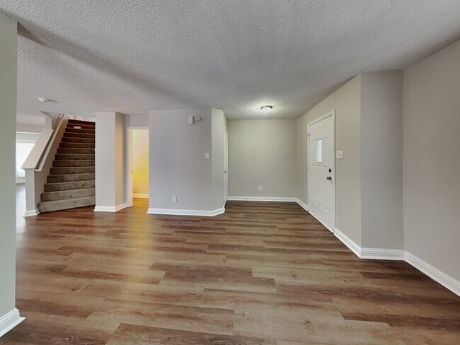 Foto del edificio - 1570 Broyles Ln