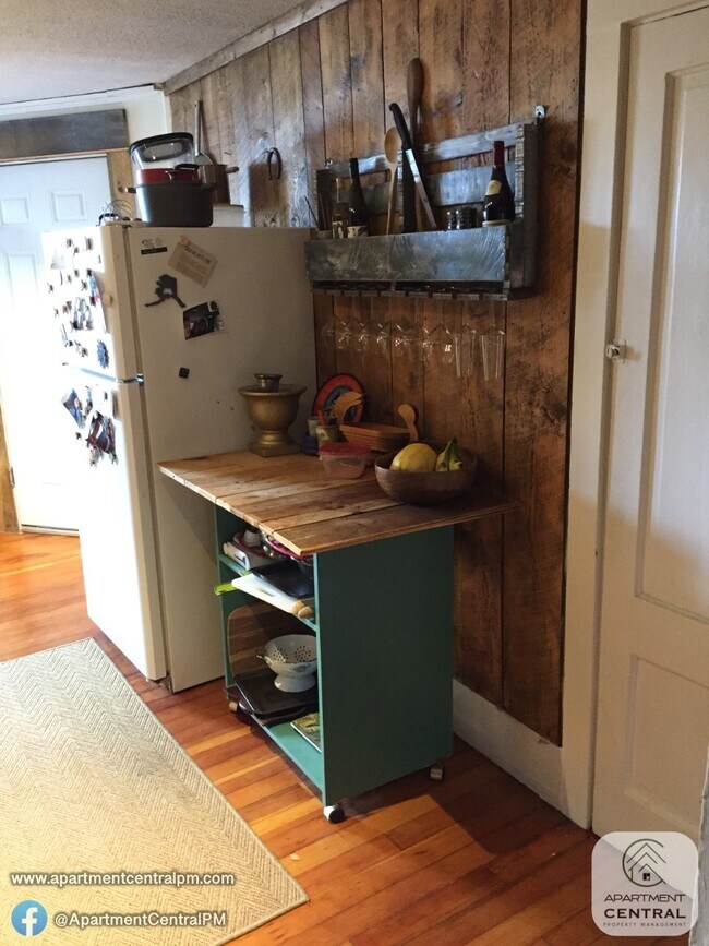 Building Photo - 6 Common St