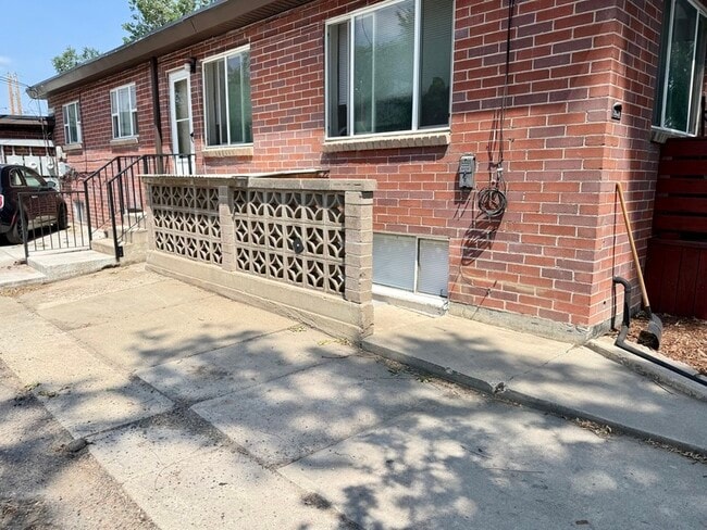 Building Photo - 2021 Irving St