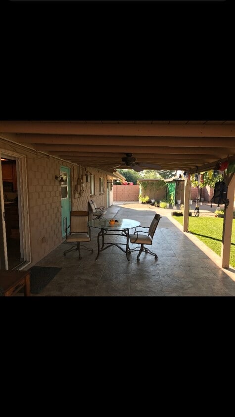 Building Photo - 8520 E Thornwood Dr