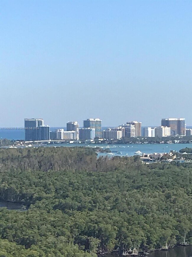 Foto del edificio - 16385 Biscayne Blvd