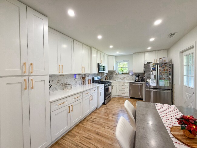 Foto del edificio - 3300 Johns Ct