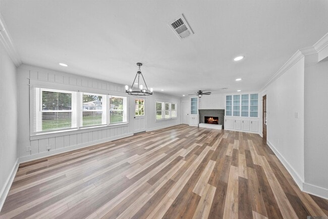 Building Photo - 105 3rd St
