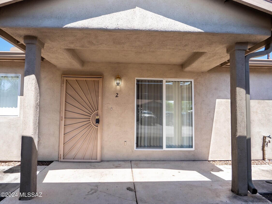 Primary Photo - 3640 N Mountain Ave