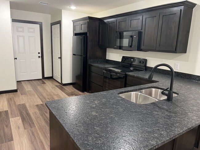 Foto del edificio - 2 bed 2 bath new build in 2024