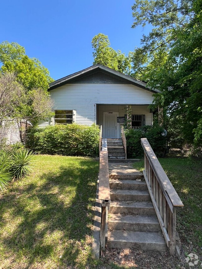 Building Photo - 2930 Stonewall St