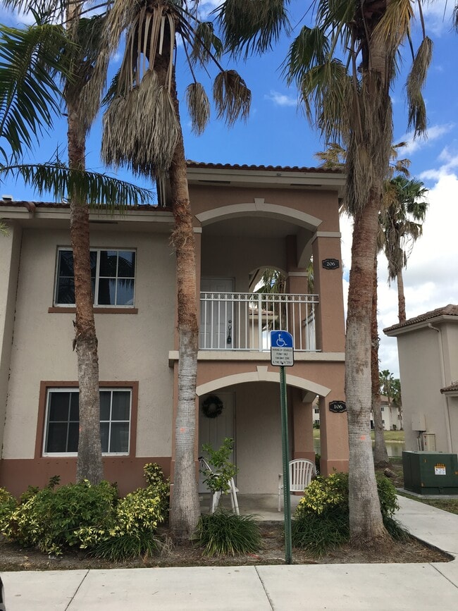 Building Photo - 1261 SE 27th St