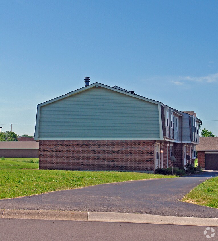 Building Photo - 412-428 Windsor Park Dr