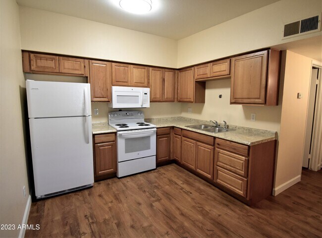 Building Photo - 123 Hardy Dr