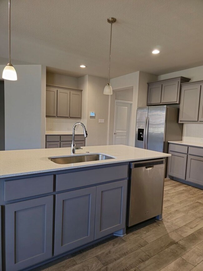 Building Photo - Spacious 4BR/2BA House in Trails of Elizab...