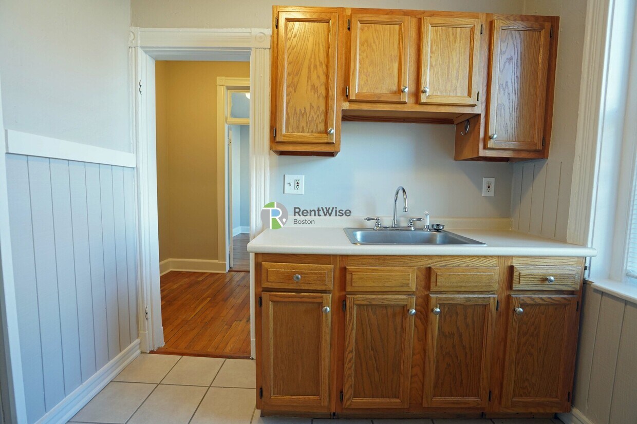 79 Gordon St Unit 5, Boston, MA 02135 Room for Rent in Boston, MA