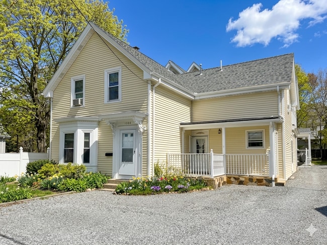 Building Photo - 1084 Chestnut St