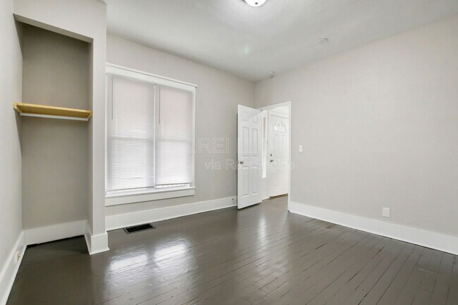 Foto del edificio - 844 S 33rd St