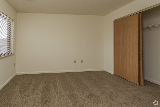 3BR, 1BA - The Camden 1001 SF - Cedar Wood Apartments