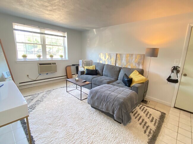 Building Photo - 5 Colonial Village Dr