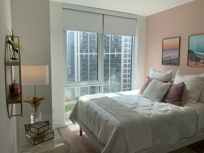 Foto del edificio - 369 W Grand Ave