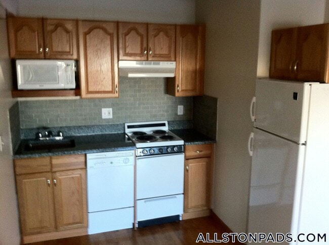 Foto del edificio - 1110 Commonwealth Ave