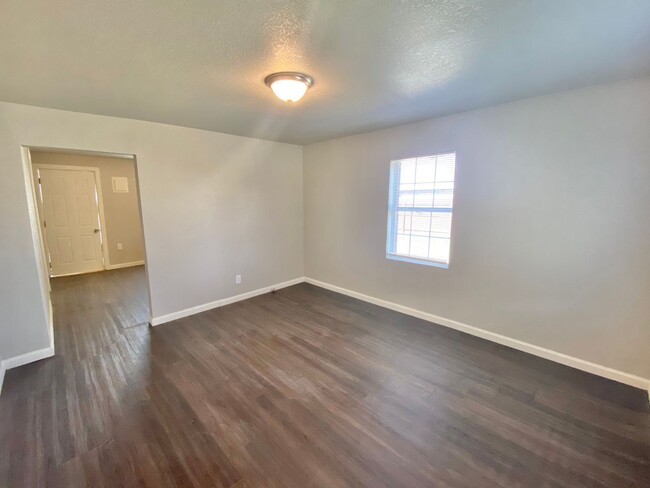 Building Photo - 3 bedroom 1 bath now available in Arnet Be...