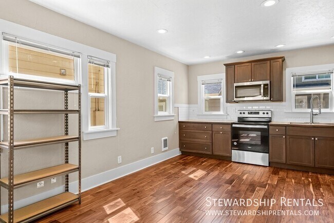 Photo - 2024 Emerald St Apartment