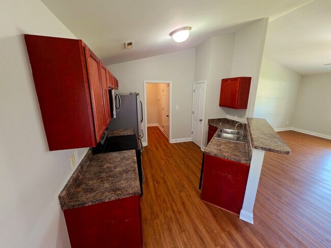 Foto del edificio - 3 BR, 2 BA home available in Hubert