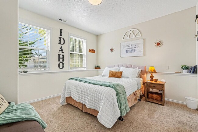 Foto del edificio - 7400 Newbrook Dr