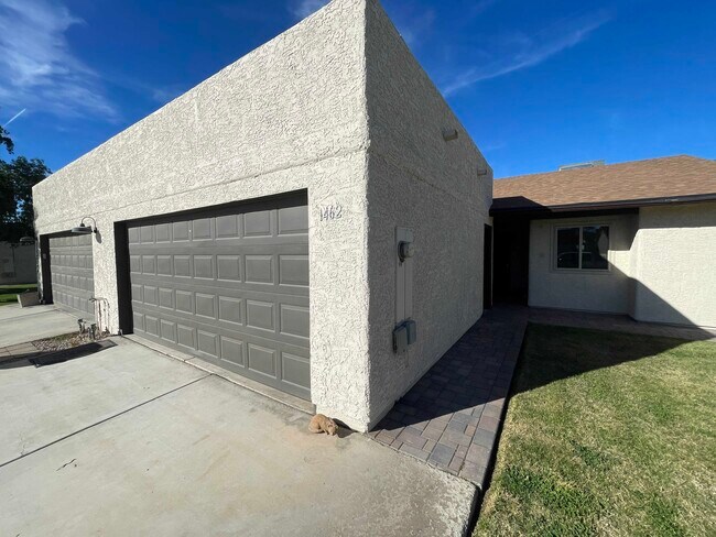 Building Photo - 1462 W 12th Ln